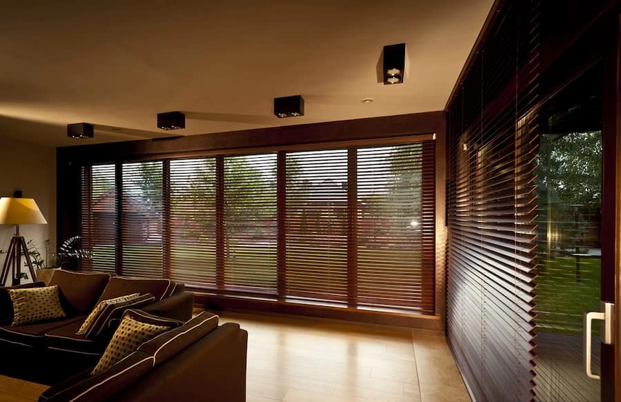 توری درب و پنجره پلیسه؛ جنس آلومینیوم مفتول نایلون سبک