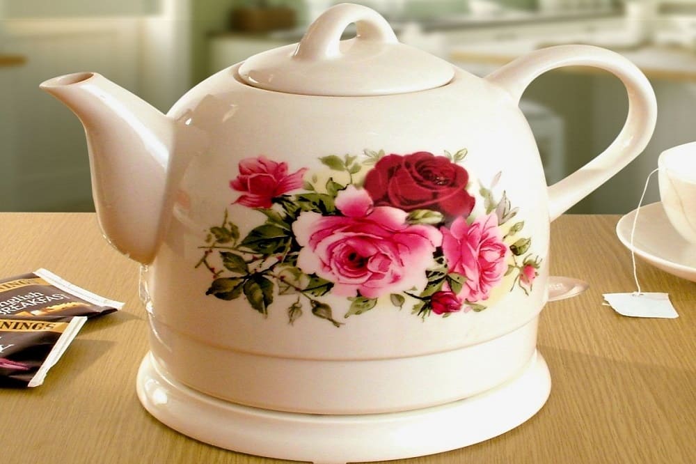 قوری چینی برقی؛ 3 کاربرد (منزل اداره محل کار) مناسب چای دمنوش