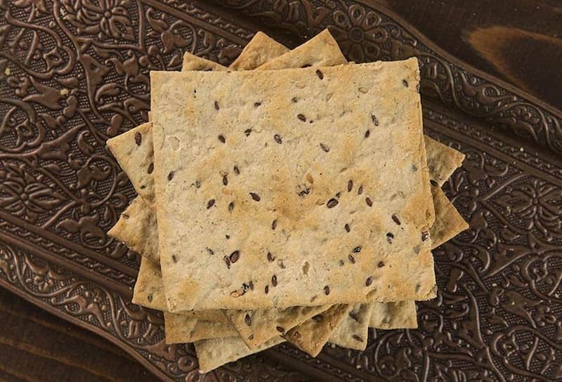 نان خشک تنوری یزد dried bread بسته بندی پلاستیک بزرگ