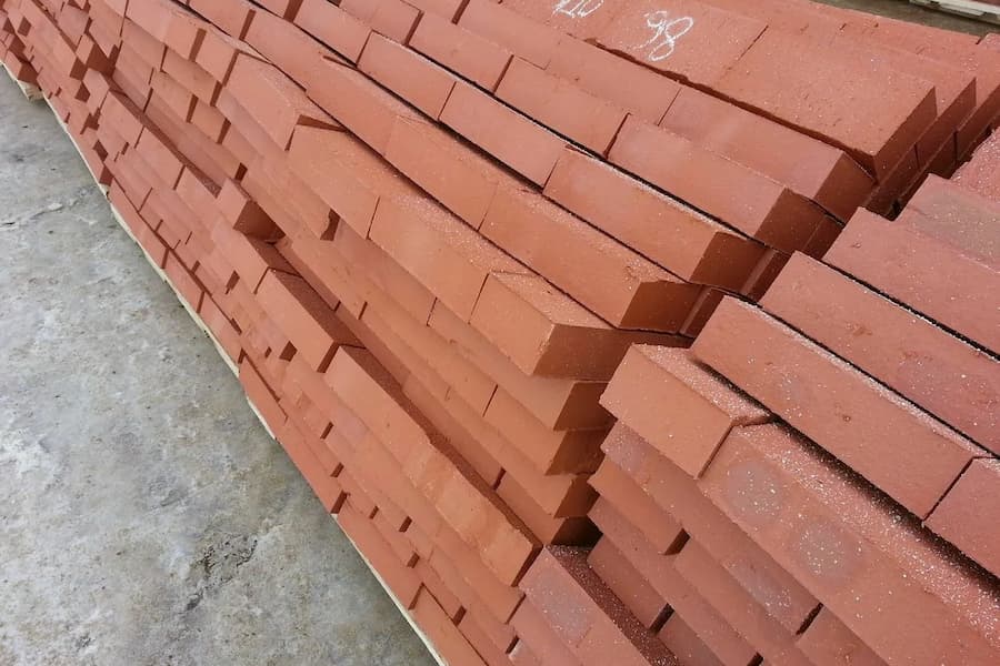 آجر فشاری ارومیه؛ قطر 5 سانتی متر اشکل مکعب مستطیل