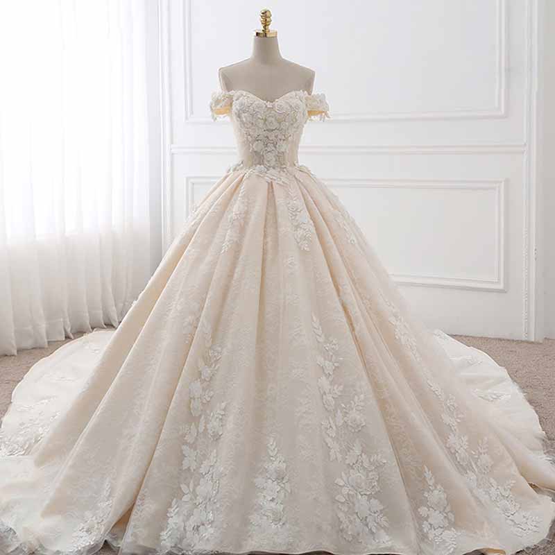 لباس عروس تهران؛ ظاهر زیبا حریر ساتن تزئینی (گیپور مروارید لایه حریر)