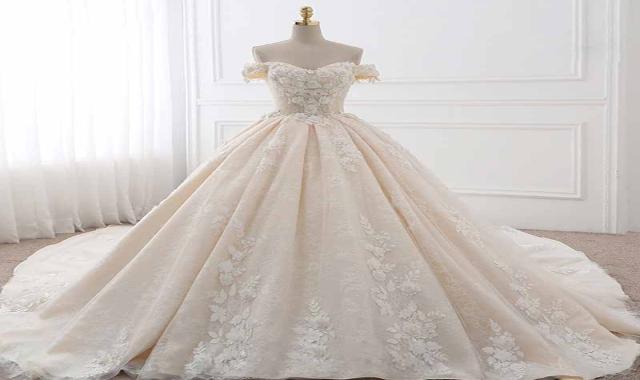 لباس عروس تهران؛ ظاهر زیبا حریر ساتن تزئینی (گیپور مروارید لایه حریر)