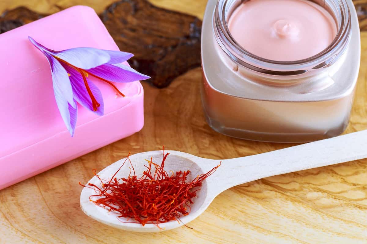 صابون زعفران و عسل؛ آرایشی بهداشتی جوانساز برطرف کننده لک پوست بدن