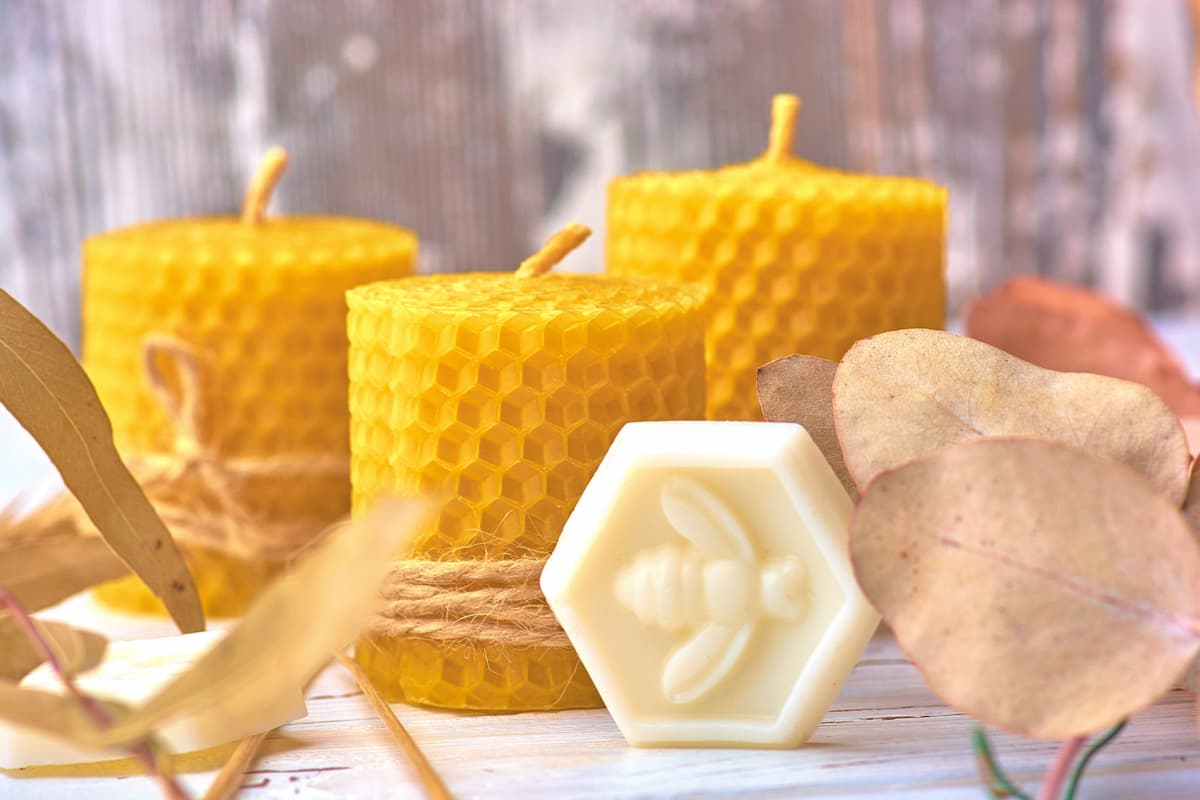 موم عسل برای شمع beewax طبیعی رنگ کرمی دود کمتر