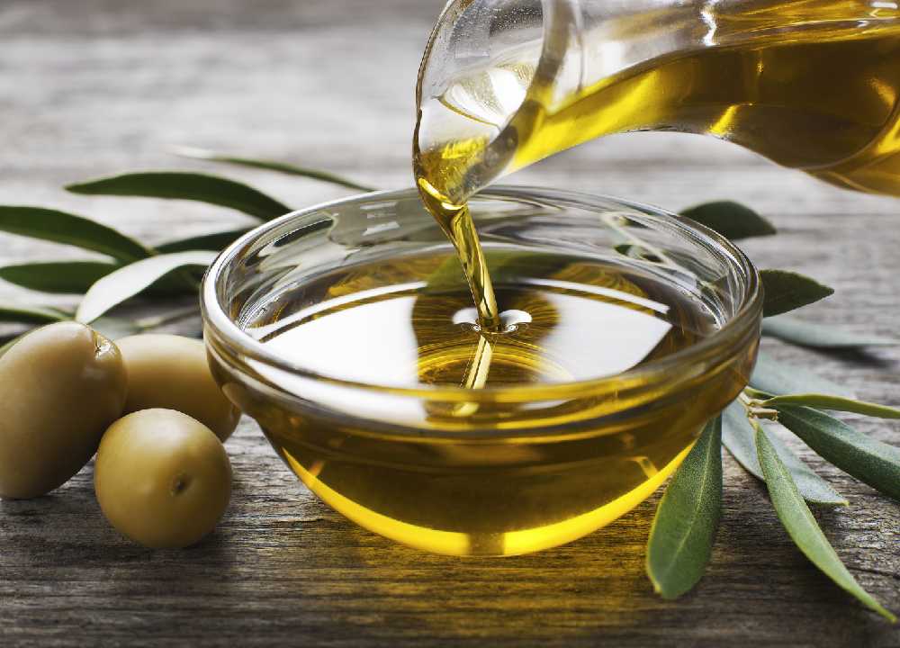 روغن زیتون ماساژ olive oil طبع گرم کاهش ریزش مو رفع خستگی