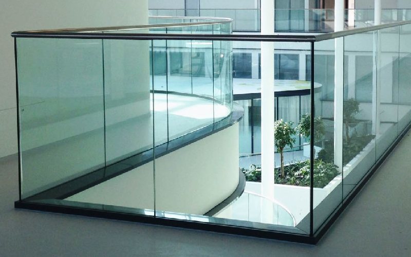 شیشه رفلکس تک جداره؛ ضخامت استحکام بالا سطح صاف حالت آیینه ای