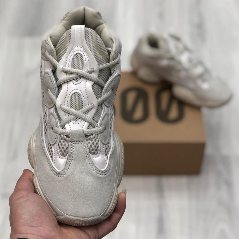 کفش یزی 500؛ زیره کلاسیک سبک ضد تعریق