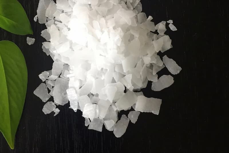 سود کاستیک پرک؛ نقطه ذوب 390 درجه سانتی‌ گراد قابل انحلال داخل آب