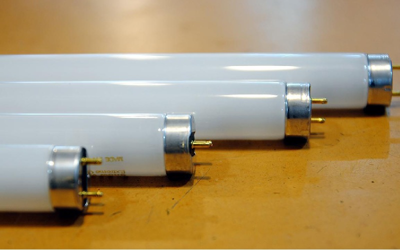 لامپ مهتابی 40 وات قدیمی؛ سبک فلزی شیشه ای 3 رنگ آفتابی قرمز زرد