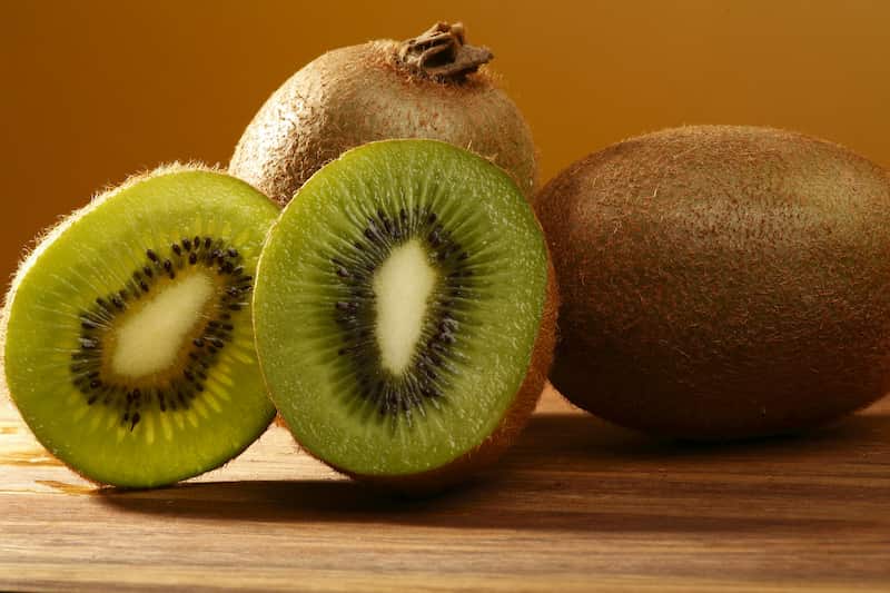کیوی در بازار امروز Kiwi درجه یک رنگ سبز بافت سفت