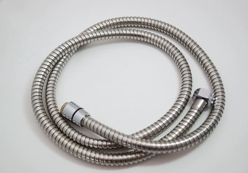 شلنگ توالت ساده؛ تنظیم فشار آب وزن سبک مختص مکان های عمومی