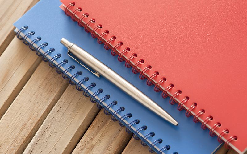 دفتر 80 برگ ساده؛ منگنه دار سیمی مقوایی پلاستیکی سبک مقاوم