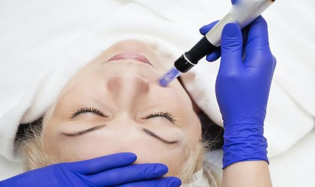 دستگاه پاکسازی صورت خانگی؛ از بین بردن آلودگی پوست چرب ماساژ صورت