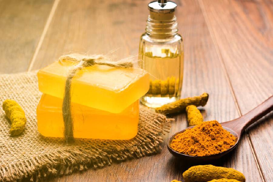 صابون صندل زردچوبه (CINTHOL) حاوی روغن صندل گلیسیرین ضد باکتری