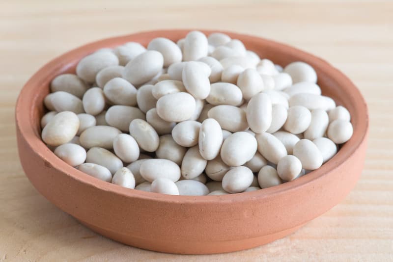 لوبیا سفید در بازار ؛ پوست روشن براق حاوی فیبر پروتئین