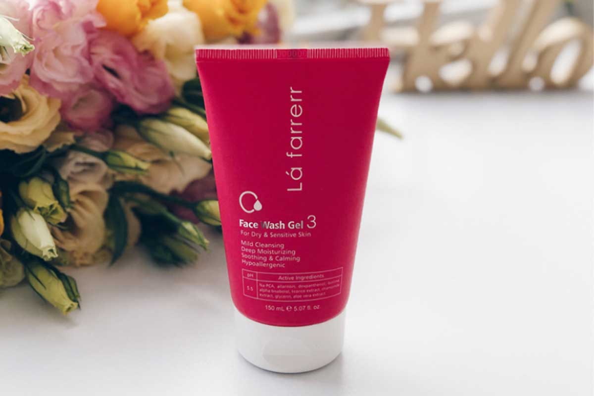 شوینده لافارر پوست خشک؛ آبرسان مرطوب کننده درمان خشکی پوست