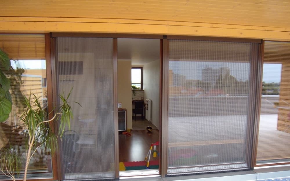 توری پلیسه ای در کرج ؛ آلومینیومی فلزی ماندگاری بالا + نصب روی درب پنجره