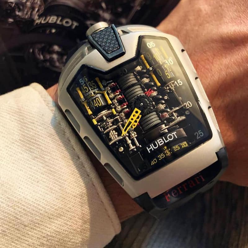 ساعت فراری هابلوت ؛ موتور اتومکاتیک اسپرت بدون باطری بدنه پلاستیکی مشکی مسی طلایی