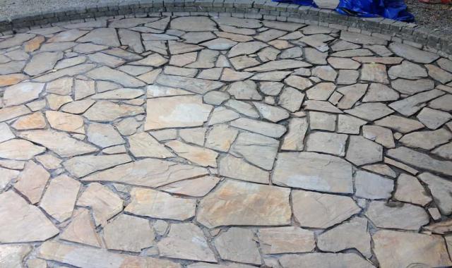 سنگ لاشه کف سازی ؛ جلوه زیبا مقاوم در برابر سرما گرما در 3 رنگ قهوای سیاه سفید