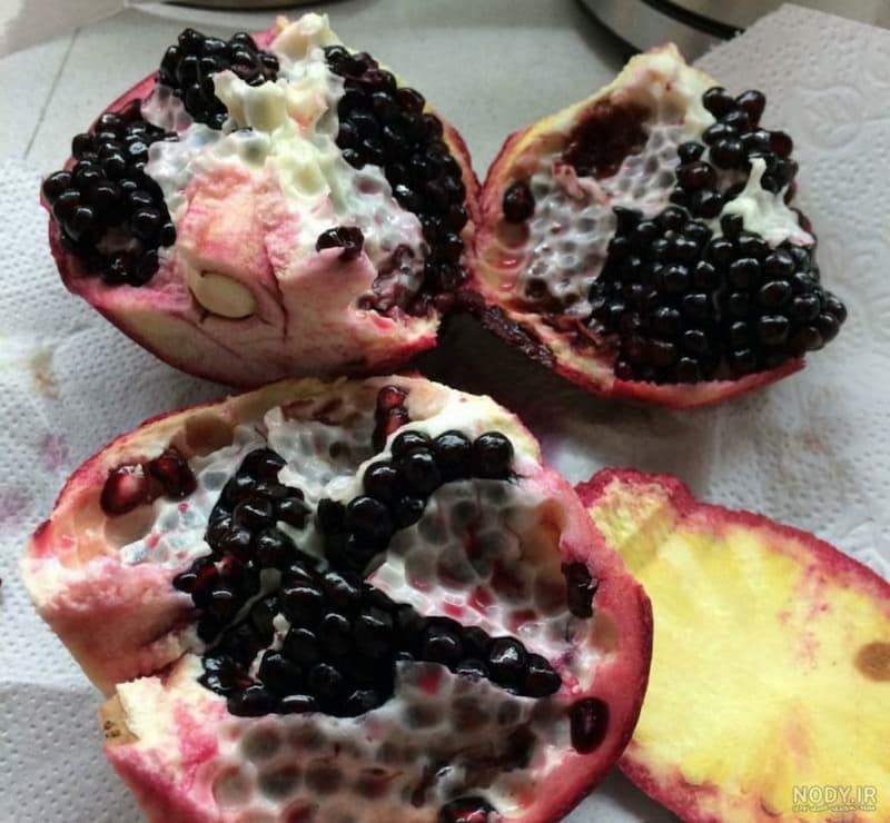 انار دانه سیاه ساوه؛ طعم شیرین ترش ( طبع گرم سرد )