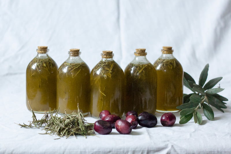 روغن زیتون طبیعی رودبار؛ رنگ سبز شفاف 2 کاربرد صنایع دارویی بهداشتی