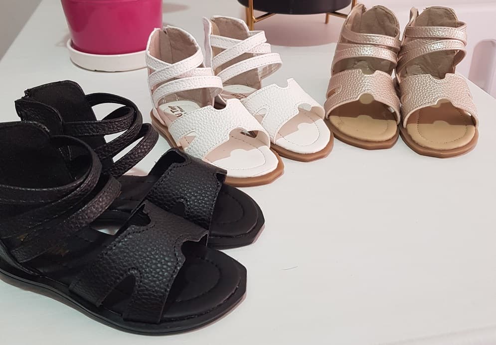 صندل دخترانه 1401؛ چرم پلاستیکی پارچه ای کفی آماده راحت سبک