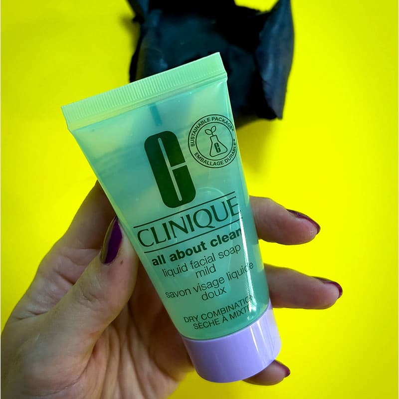 صابون مایع کلینیک؛ قوطی بطری فاقد الکل و پارابن مخصوص شستشو صورت