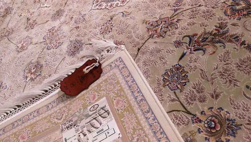 فرش دست دوم زمرد مشهد؛ تراکم پایین طرح لچک ترنج