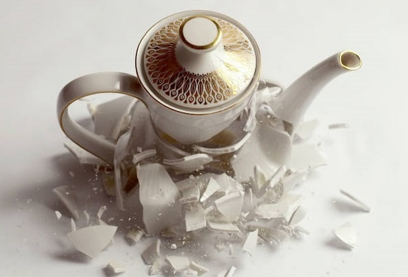 قوری چینی شکسته؛ ظرف تزئینی گلدان + خاک رس