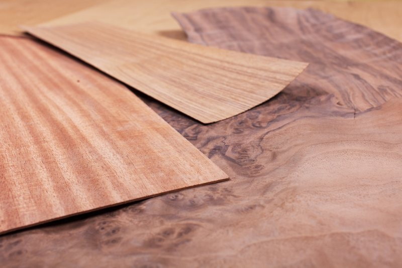 روکش چوب راش؛ دارای 3 رنگ کرمی صورتی قهوه ای مناسب مبلمان