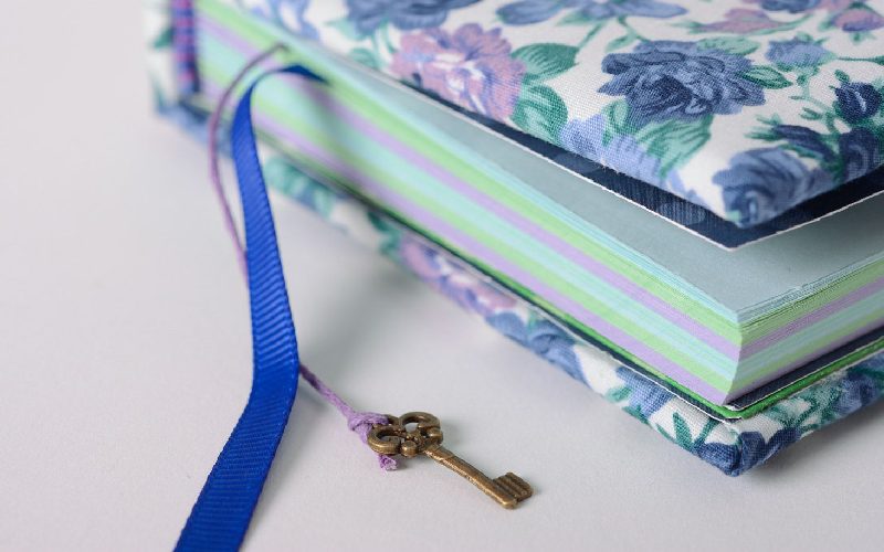 دفتر قفل دار؛ پارچه ای مقوایی چرم رنگبندی متنوع