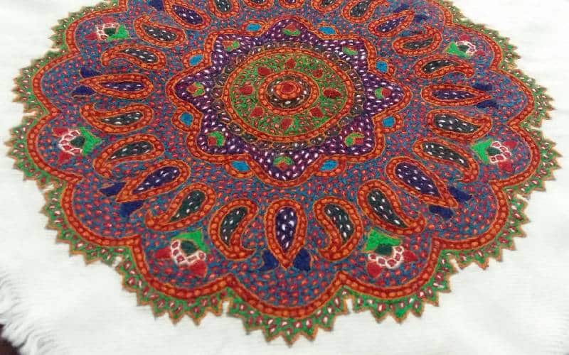 پته رومیزی گرد بزرگ؛ طرح سنتی گل ساده الیاف نخ ابریشم