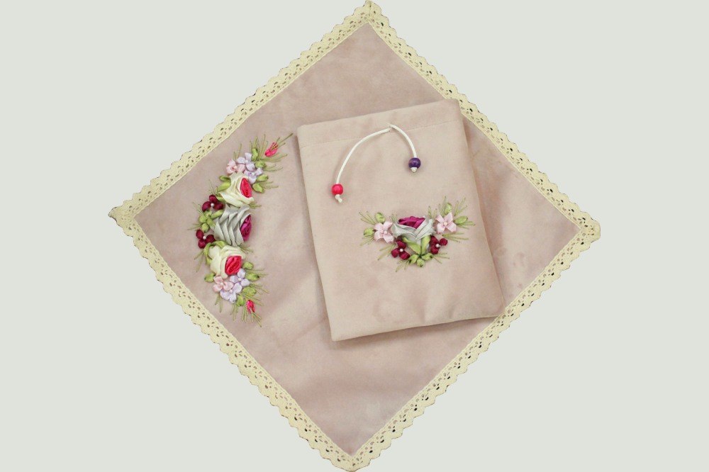 جانماز گلدوزی شده بادست (سجاده) پارچه نخی طرح گل