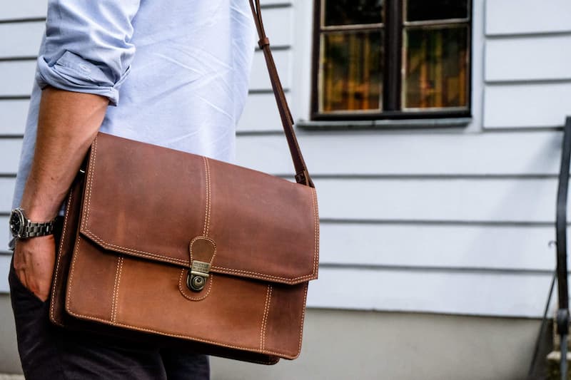 کیف اداری مردانه چرم؛ گاوی مدل (اداری اسپرت) برند مشهد مارال