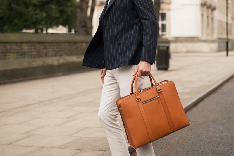 کیف چرم اداری مردانه شیک؛ مشکی قهوه ای 2 متریال (گاوی گوسفندی)