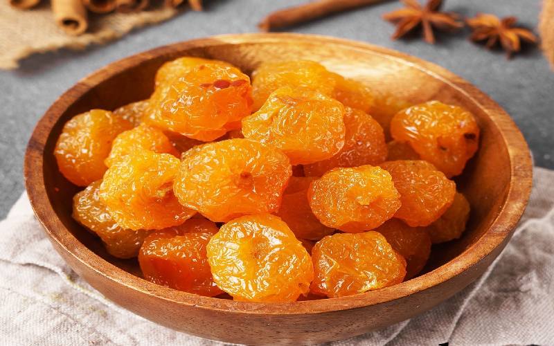 آلو بخارا در بازار؛ مفید برای سلامتی شادابی پوست ویتامین (A K C B12)