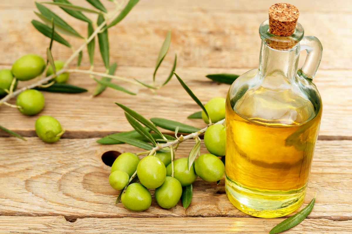 روغن زیتون کریستال؛ سرخ کردنی سالاد بوی ملایم حاوی (ویتامین آهن)
