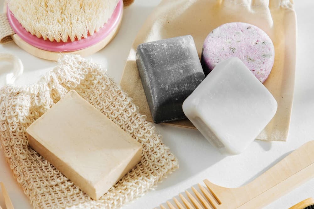 صابون ضد جوش لدورا؛ کاهش جوش صورت آبرسان کاملا گیاهی