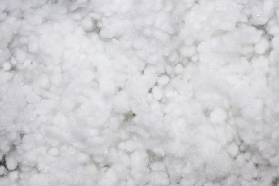 الیاف مصنوعی کیلویی (پشم شیشه) توپی ساده سفید رنگ وزنی سبک