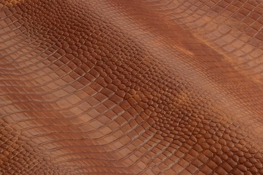 چرم روکش صندلی؛ براق رنگبندی خیره کننده عمر (10 الی 15 سال)