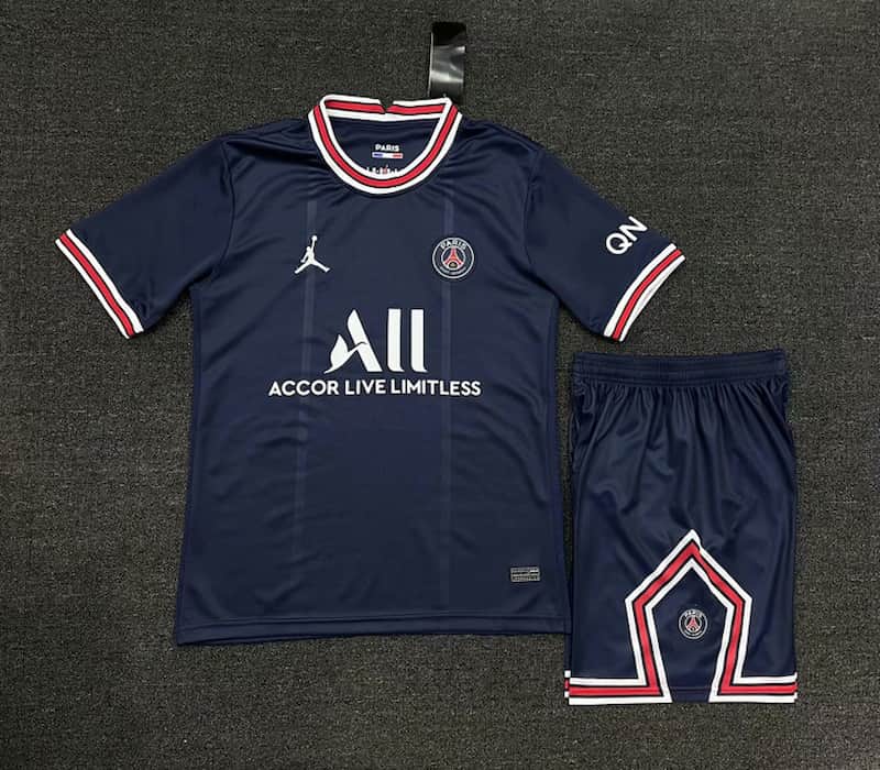 لباس فوتبال بچه گانه پاریسن ژرمن؛ الیاف پلاستیکی سایز بندی مختلف