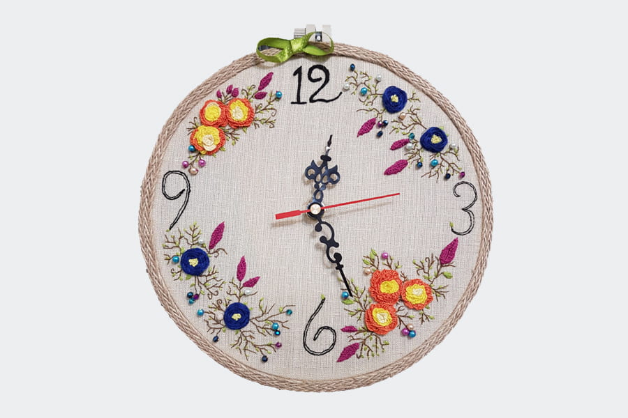 تابلو گلدوزی با دست؛ فانتزی دخترانه چوبی وزن (100 150) گرم