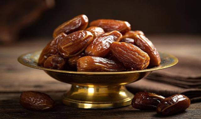 خرما خوزستان؛ خشم نیمه خشک طبع گرم افزایش قدرت بینایی درمان درد معده