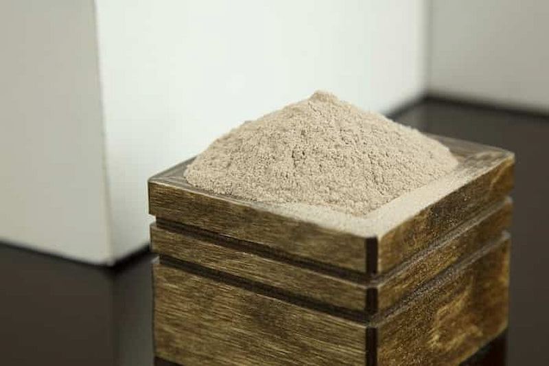 بنتونیت طبس؛ دانه ریز درشت وزن 20 کیلوگرم دارای برگه آنالیزی