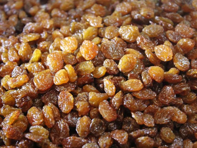 کشمش پلویی تمیز؛ طبع گرم مناسب انواع غذا دسر مصرف خام