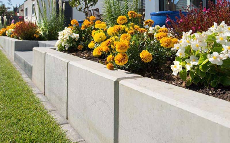 سنگ جدول دور باغچه؛ مستحکم مناسب نگهداری گیاهان مقاوم در سرما