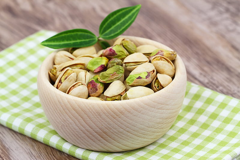 پسته اکبری تواضع؛ خام شور بوداده زعفرانی طبع گرم خشک