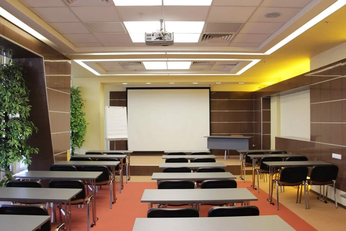 تهویه کلاس؛ کنترل دما رطوبت تنظیم سرعت گردش هوا