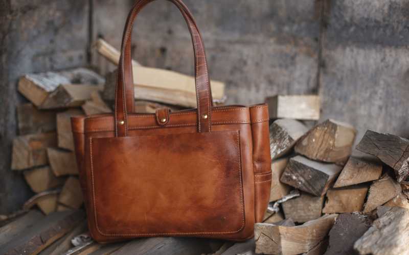 کیف دستی چرم دست دوز؛ دکمه ای زیپی چند جیب مقاومت بالا