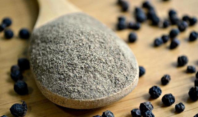 فلفل سیاه ساییده؛ طبع گرم درمان نفخ معده کاهش فشار خون